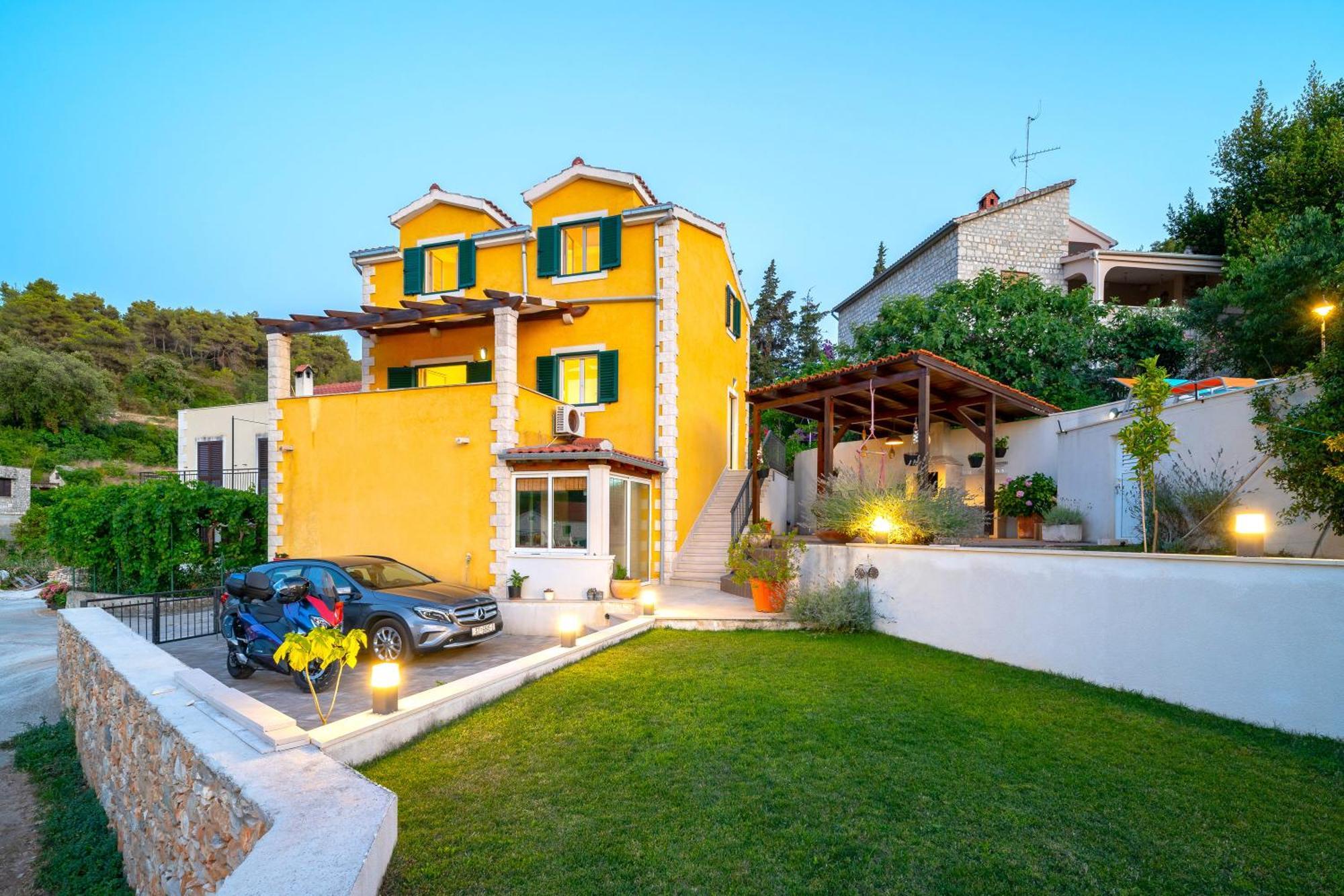 Villa Green Garden Splitska Exterior photo